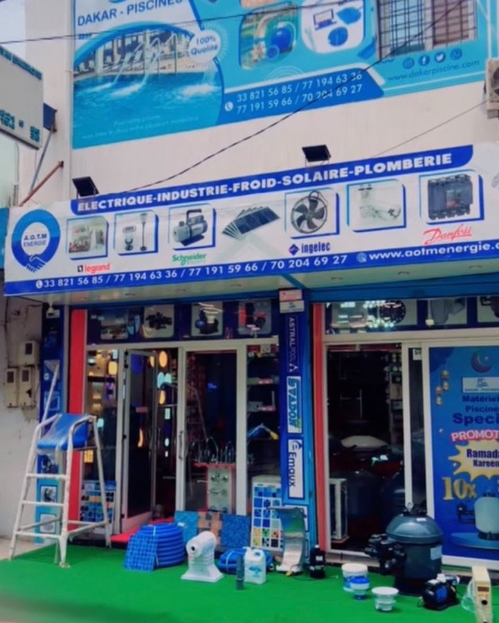 Magasin Dakar Piscines à Dakar — vitrine et matériel de piscine