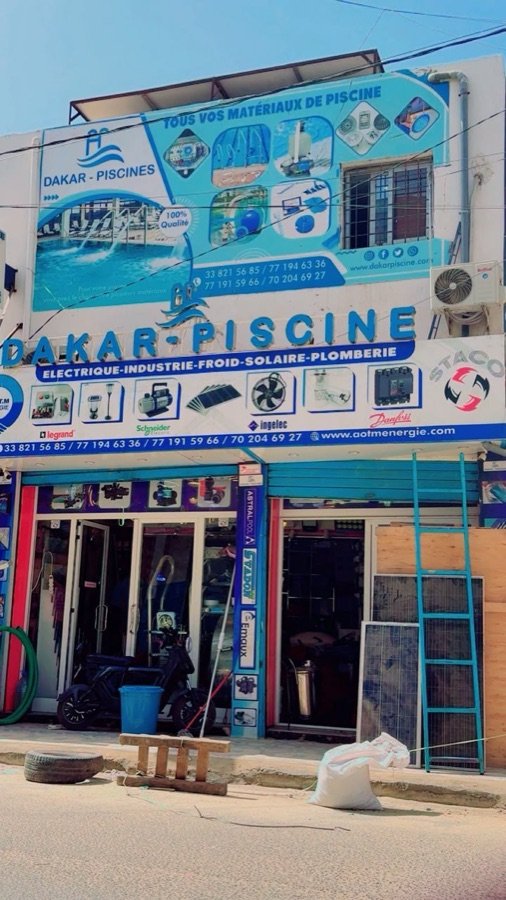 Façade du magasin Dakar Piscines